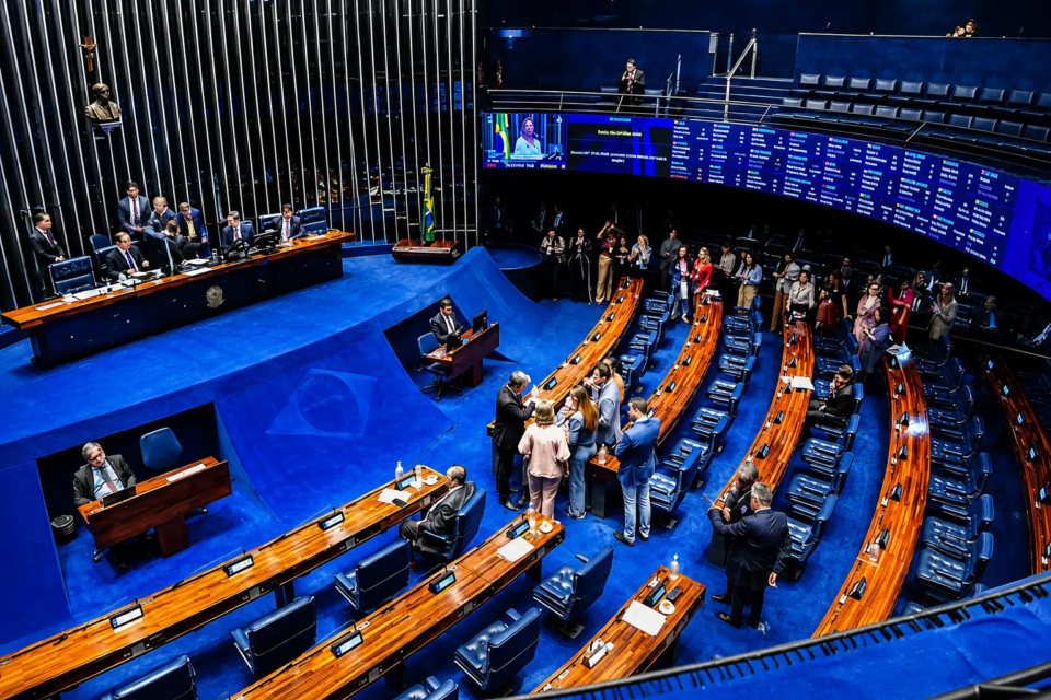 Plenário do Senado Federal, que inicia nesta segunda-feira (10) uma semana de esforço concentrado com votações e debates sobre gás de cozinha, emprego, direitos trabalhistas, saúde e educação digital. (Foto: Carlos Moura/Agência Senado)