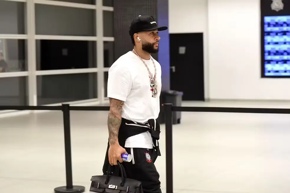 Memphis Depay antes de Corinthians x Atlético-MG — Foto: Marcos Ribolli