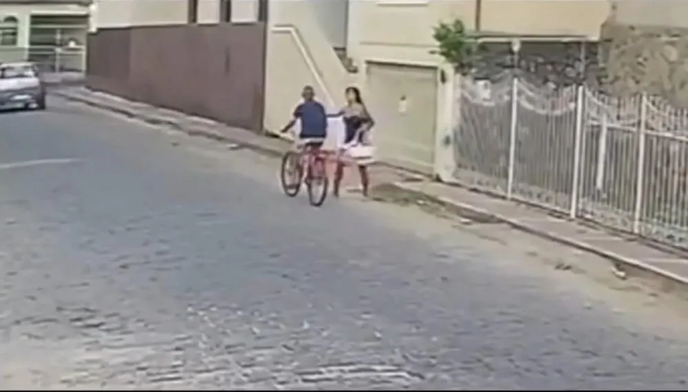 Vídeo mostrou momento em que o idoso é atingido com facada no peito em Formiga Foto: Reprodução / Redes Sociais