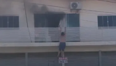 Mulher pula de sacada para escapar de incêndio em sobrado em Anápolis