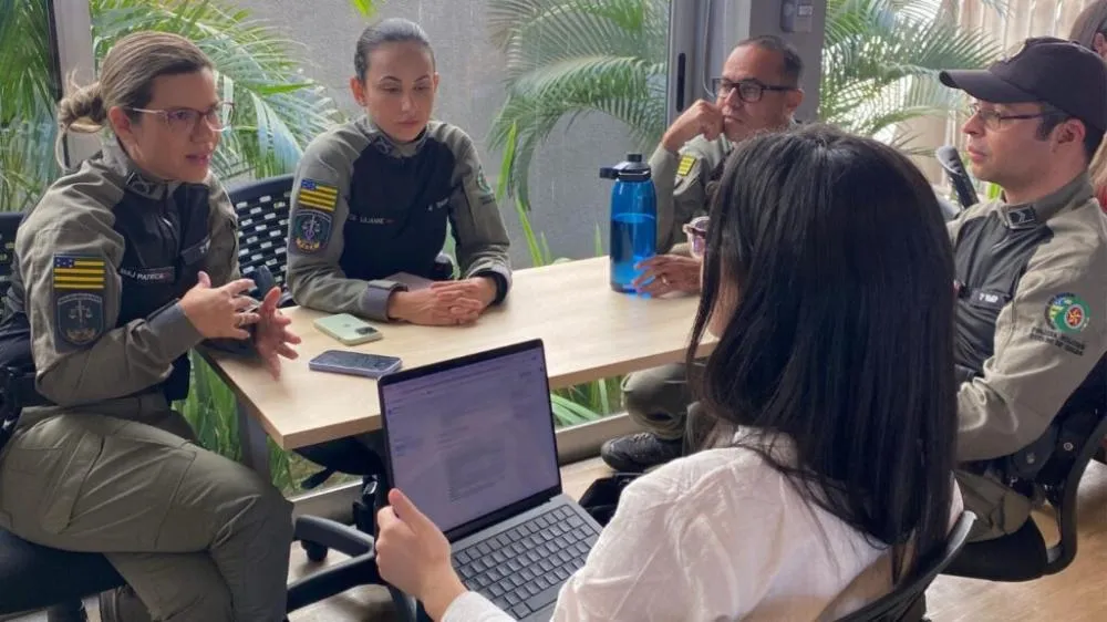 Encontro no Hub Goiás teve por objetivo abrir uma nova frente de trabalho (Foto: divulgação) Fonte: A Redação - https://aredacao.com.br/forcas-de-seguranca-de-goias-discutem-uso-da-ia-no-combate-a-violencia-contra-a-mulher/