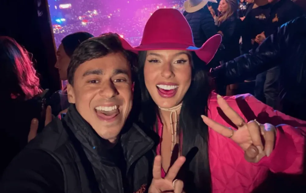 Foto de Ana Castela com Nikolas Ferreira fazendo gesto do PL gera repercussão nas redes sociais