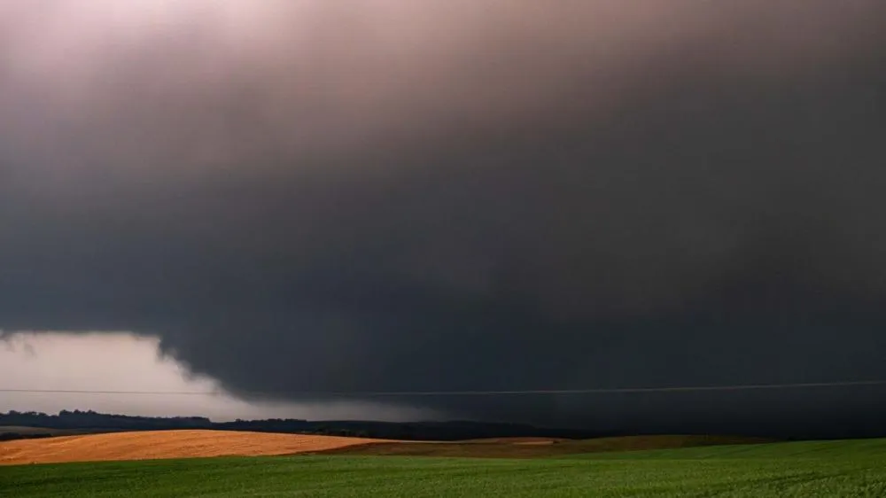 Tornado foi registrado por caçadores de tempestades durante a passagem de uma supercélula pelo Extremo-Oeste de Santa Catarina. Foto: Gregory Fenile de Castro/ND Mais