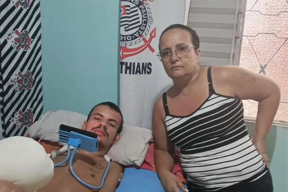 Mãe deixa emprego para cuidar de filho tetraplégico e pede doações em Goiânia