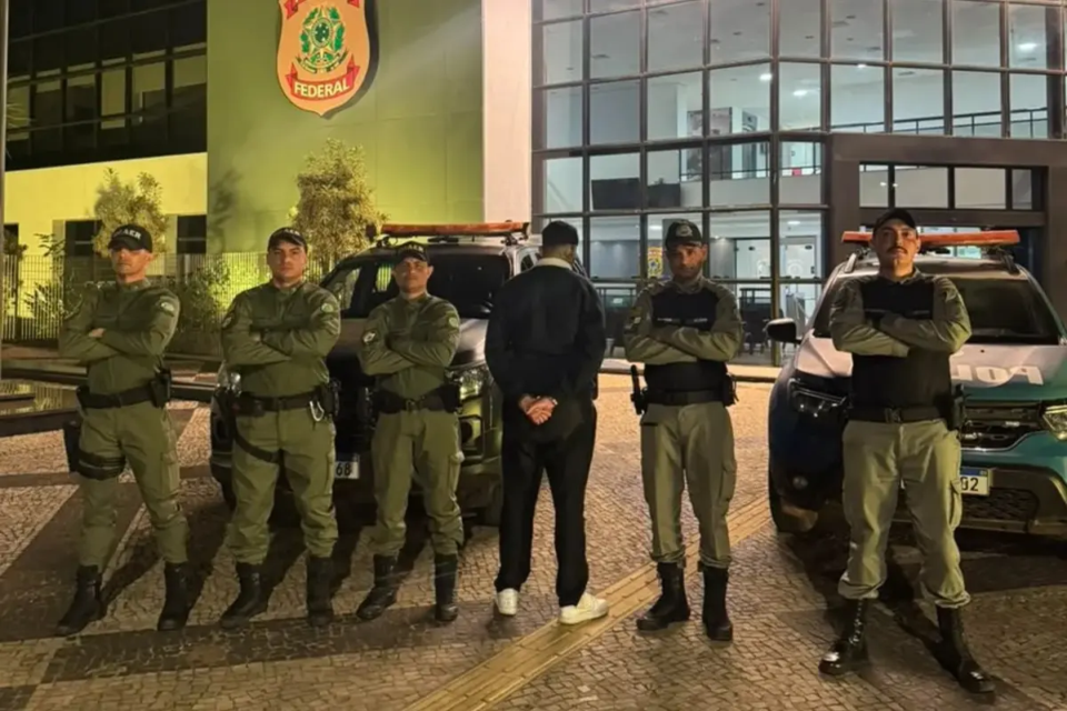 Foragido de investigação de desvio de R$ 80 milhões em BH é preso dentro de ônibus em Goiás (Foto: Divulgação/Polícia Militar)