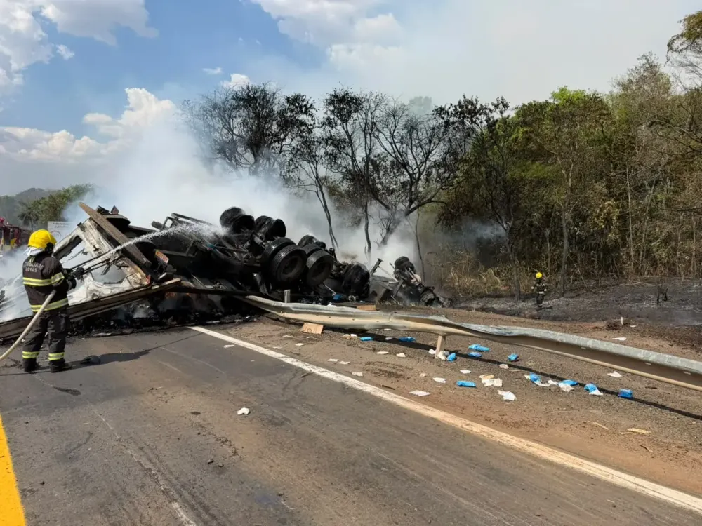 Acidente ocorreu próximo à praça de pedágio de São Luiz do Norte | Foto: CBMGO