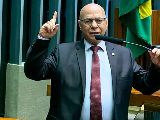 O parlamentar também menciona sua trajetória pessoal e profissional e diz que trabalha desde os 7 anos de idade | Foto: Reprodução