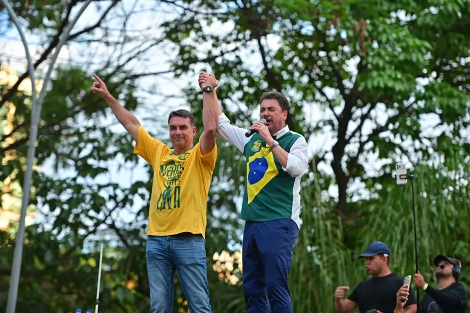 Em comício, Wilder chama MDB de 'puxadinho do PT' e Flávio afirma que Lula é 'pai do Tigrinho' (Foto: Jucimar de Sousa)