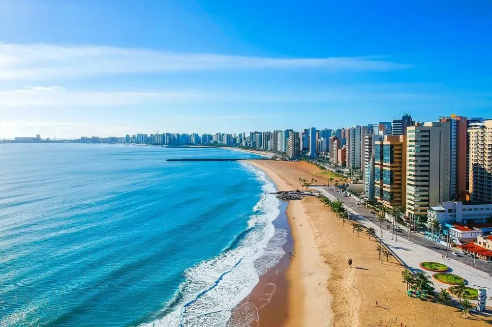 Fortaleza (CE) terá 20 voos extras vindos de Goiânia entre dezembro e fevereiro de 2027 operados pela Azul; capital cearense é um dos destaques da lista de reforços que a companhia irá ampliar as rotas no período. Foto: Divulgação
