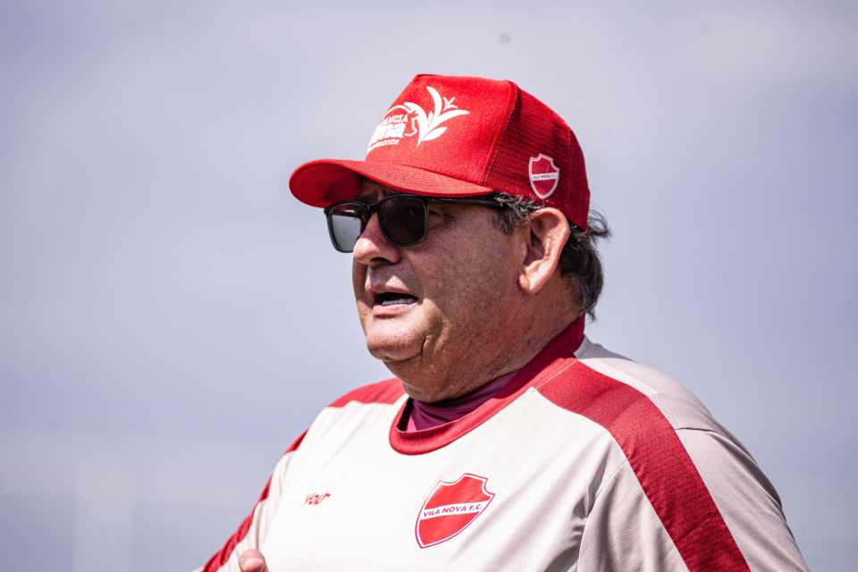 Guto Ferreira ganha reforços para o duelo diante do Botafogo-SP - Foto: Roberto Corrêa / Vila Nova