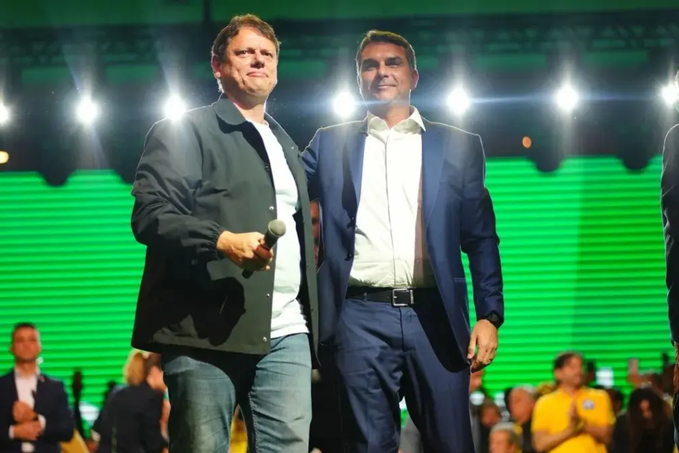 Tarcísio participa de evento de Daniel em apoio a Flávio Bolsonaro (Foto: Vittor Sales - Campanha de Flávio Bolsonaro)