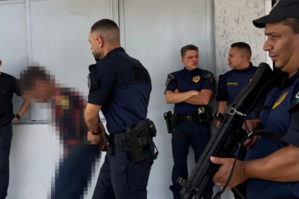 Homem foi contido após invadir escola em Senador Canedo (Foto: Divulgação)