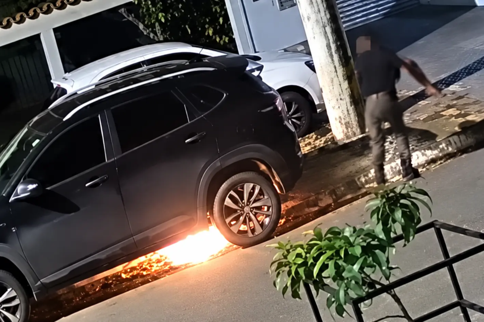 'Meu mundo caiu': empresária tem carro e loja incendiados pelo ex após término em Senador Canedo