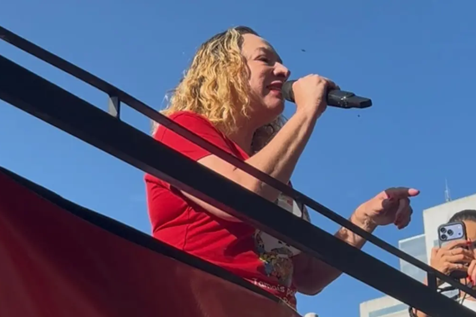 Em ato pró-Lula na capital, Adriana Accorsi afirma que base governista está vencendo nas ruas e redes em Goiás