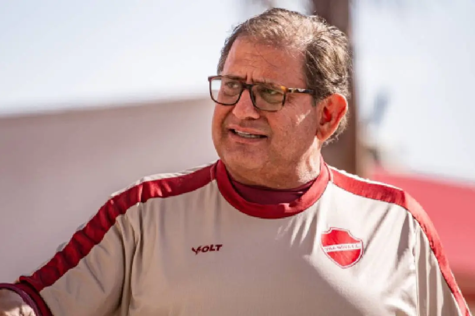 Guto Ferreira afasta pessimismo após empate do Vila Nova e reforça confiança na liderança da Série B
