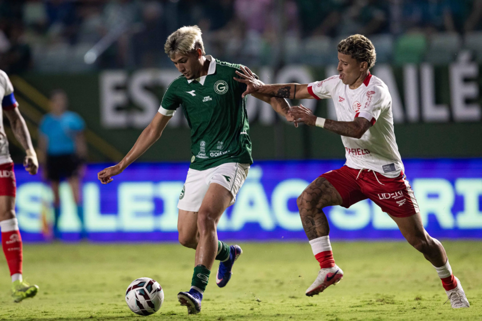 Goiás tropeça na Serrinha, empata sem gols com o Náutico e perde chance de encostar no G-6