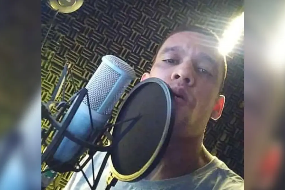 Rapper morto pela PMGO respondeu ação por tráfico em 2018; agentes encontraram R$ 280 mil em drogas com cantor (Foto: Reprodução)