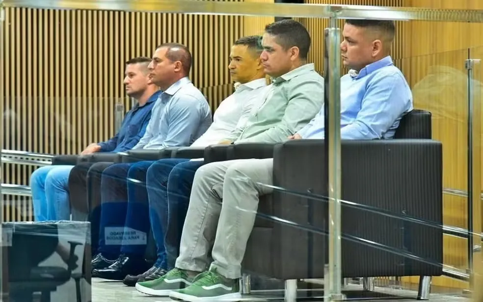 Justiça anula julgamento que condenou cinco PMs pela morte de três adolescentes no Jardim das Aroeiras, em Goiânia