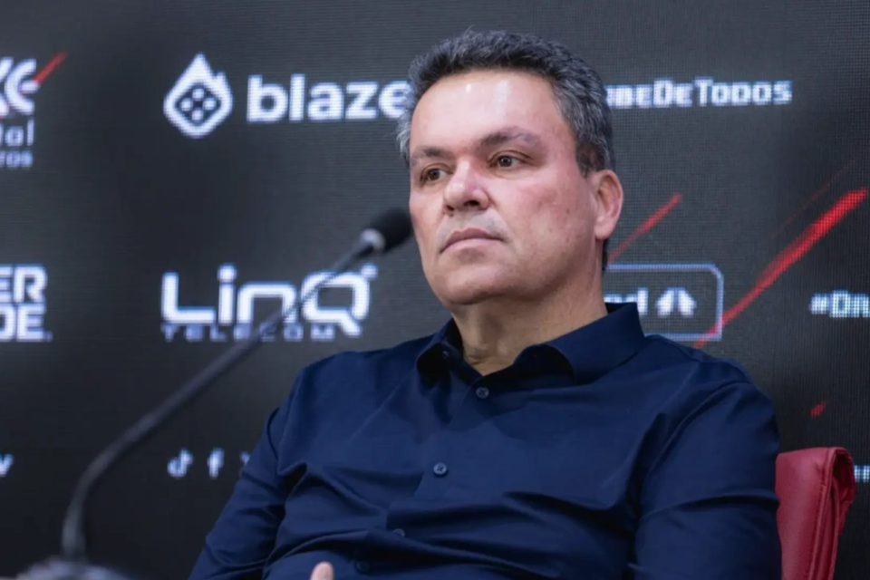 Adson Batista elogia momento do Vila Nova na Série B e se solidariza com crise financeira do Goiás