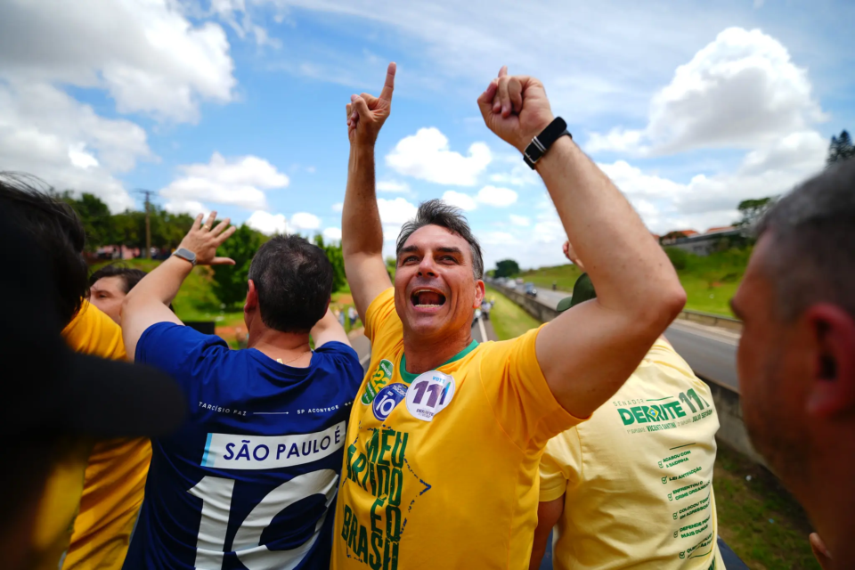 Flávio Bolsonaro supera Lula na votação da Papudinha, presídio do Complexo da Papuda